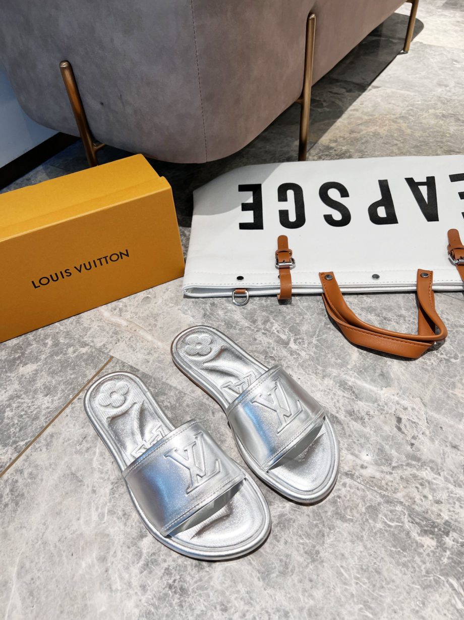 louis vuitton Women's Magnetic Flat Mule Sliver For Women 1AA1KZ