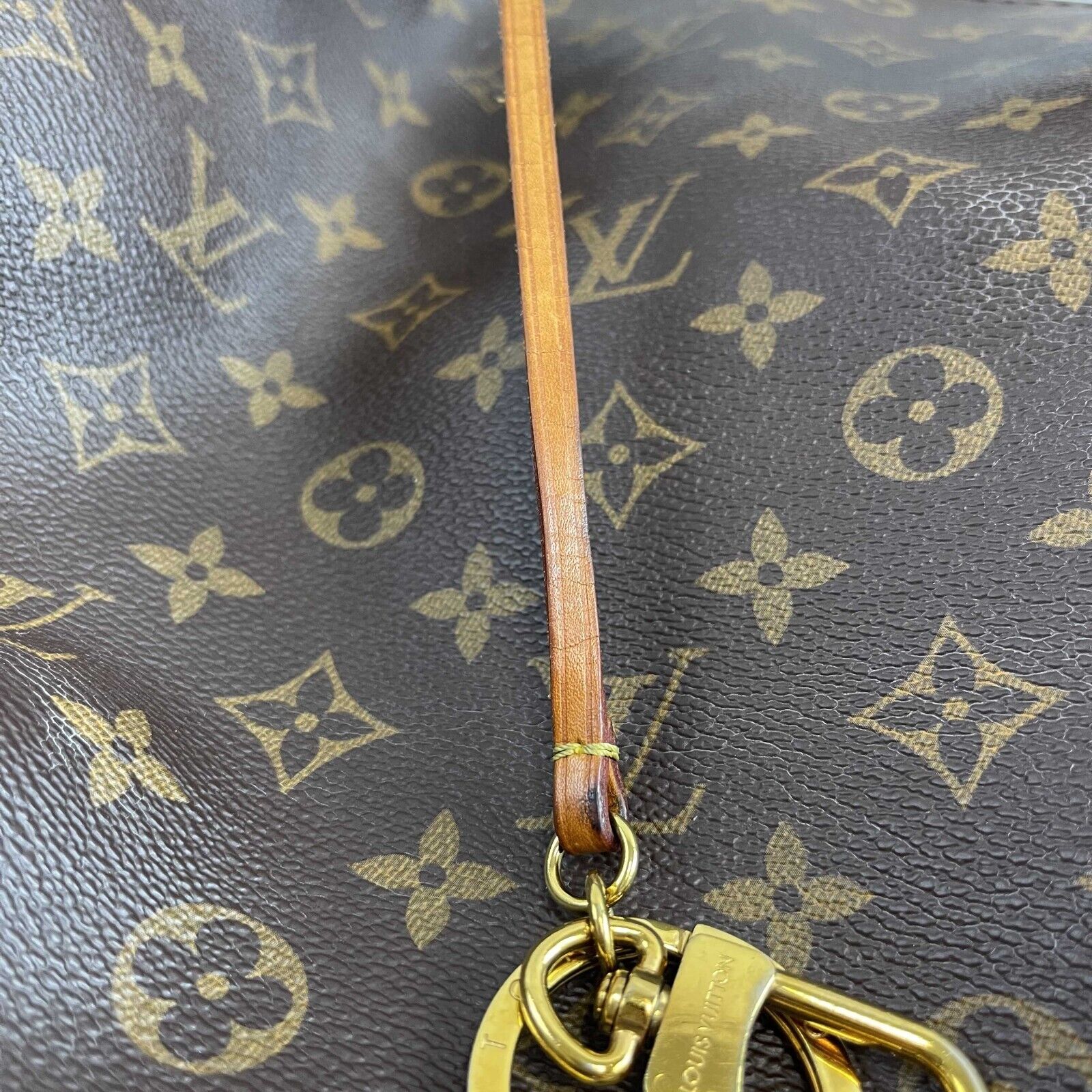 LOUIS VUITTON Artsy MM Handbag