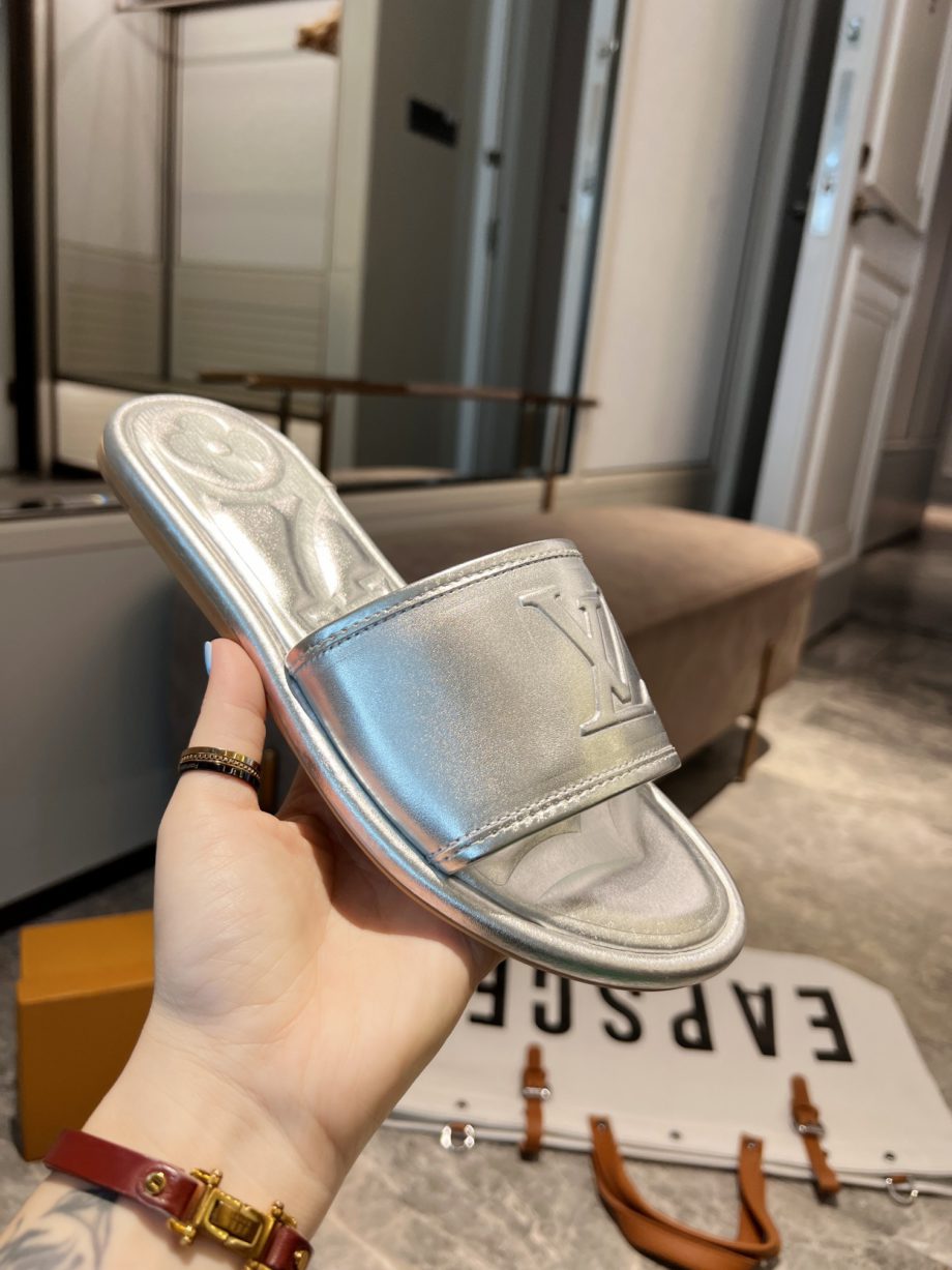 louis vuitton Women's Magnetic Flat Mule Sliver For Women 1AA1KZ