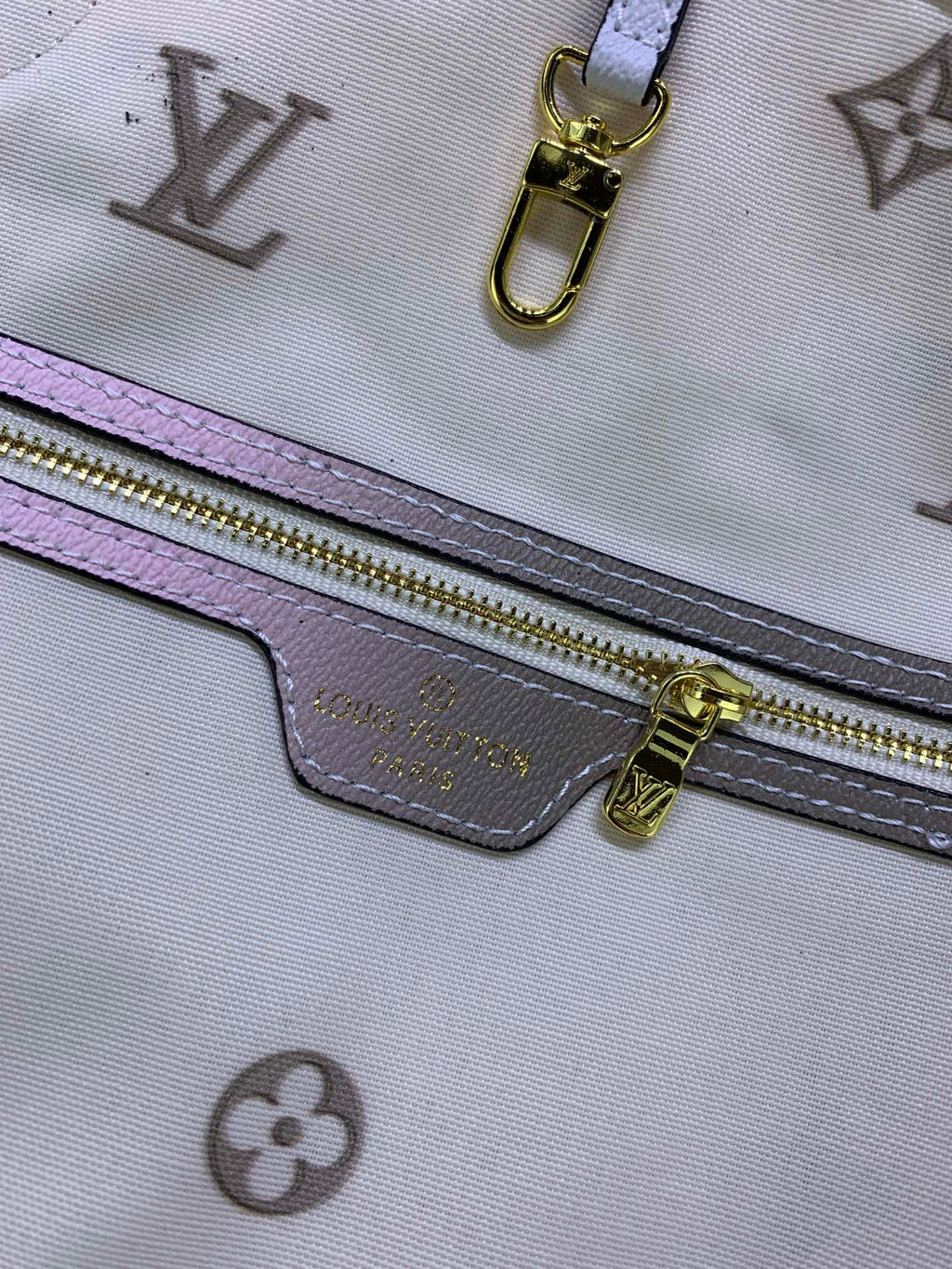 New Bag Louis Vuitton  650