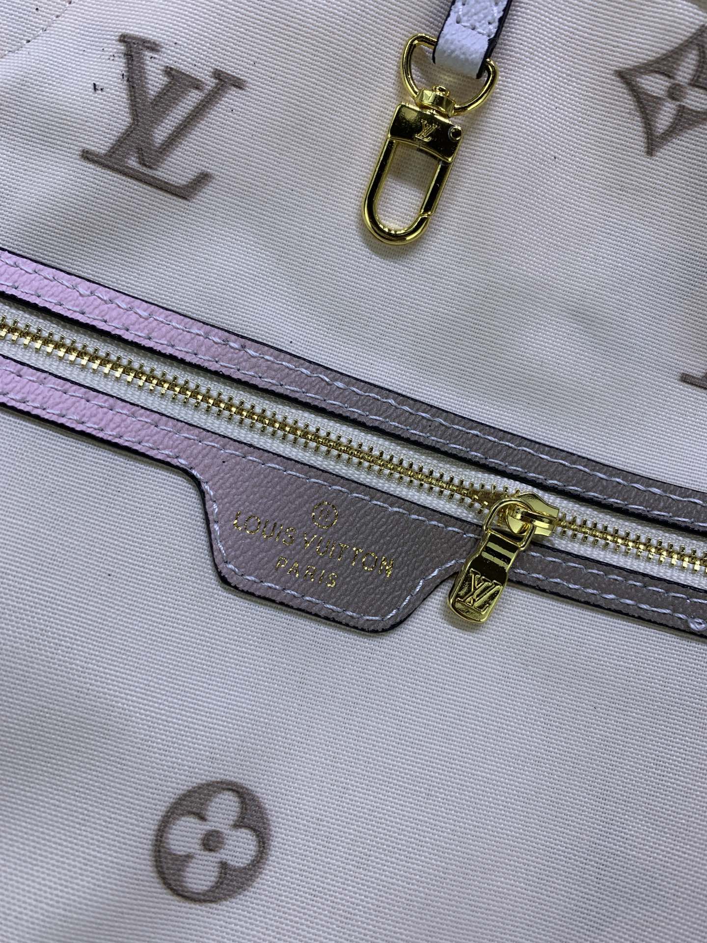 New Bag Louis Vuitton  650