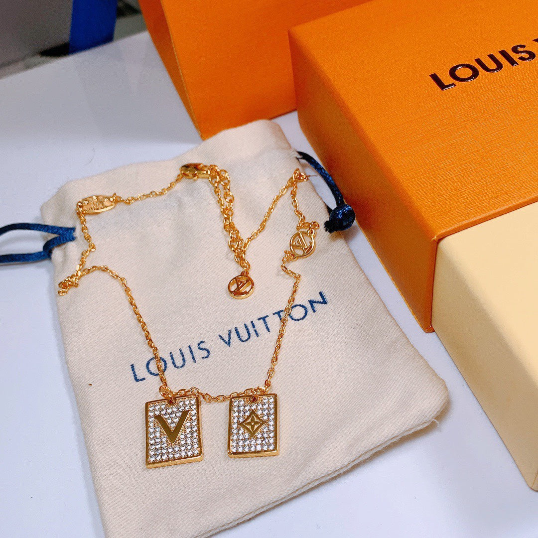 BG - Holiday Necklace louis vuitton018