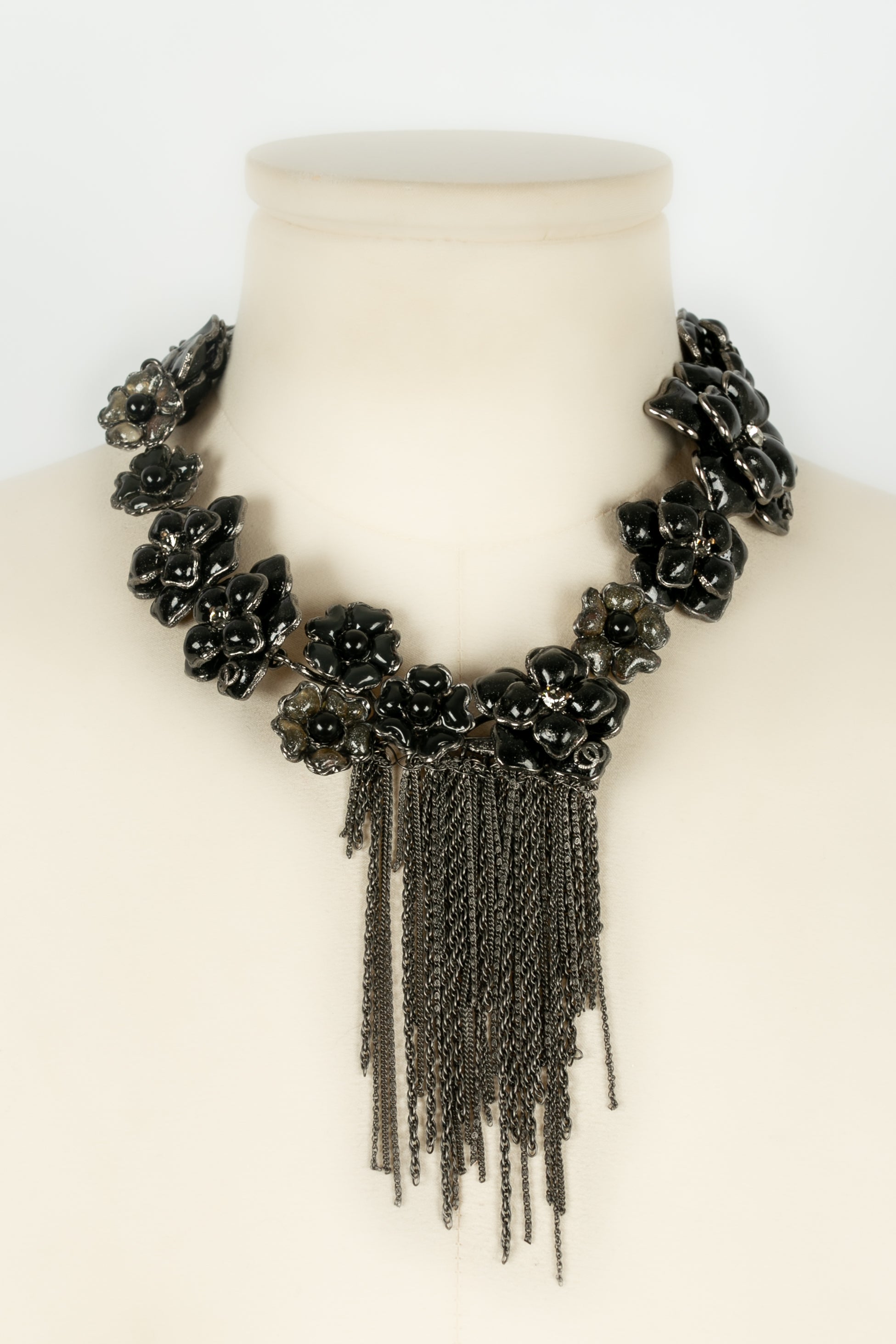 Collier cam��lia Chanel