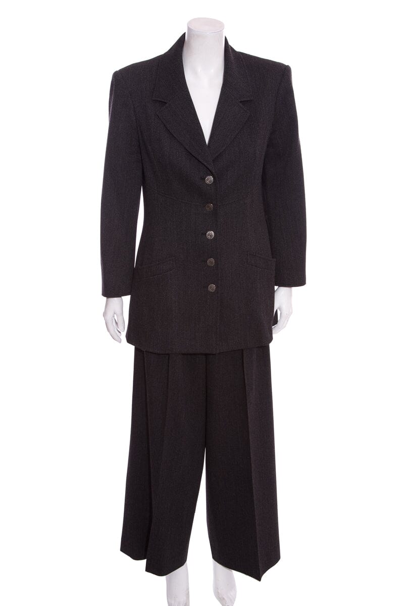 Chanel Boutique 1997 Fall/Winter Grey 2 PC Suit SZ 44