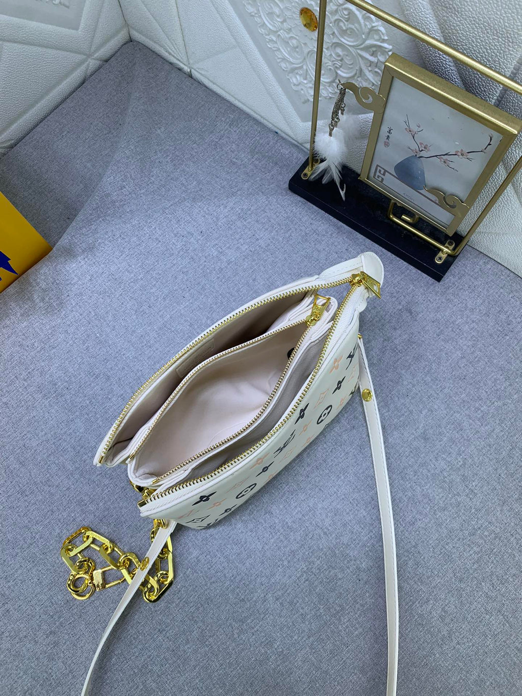 Luxury Bags Louis Vuitton  881