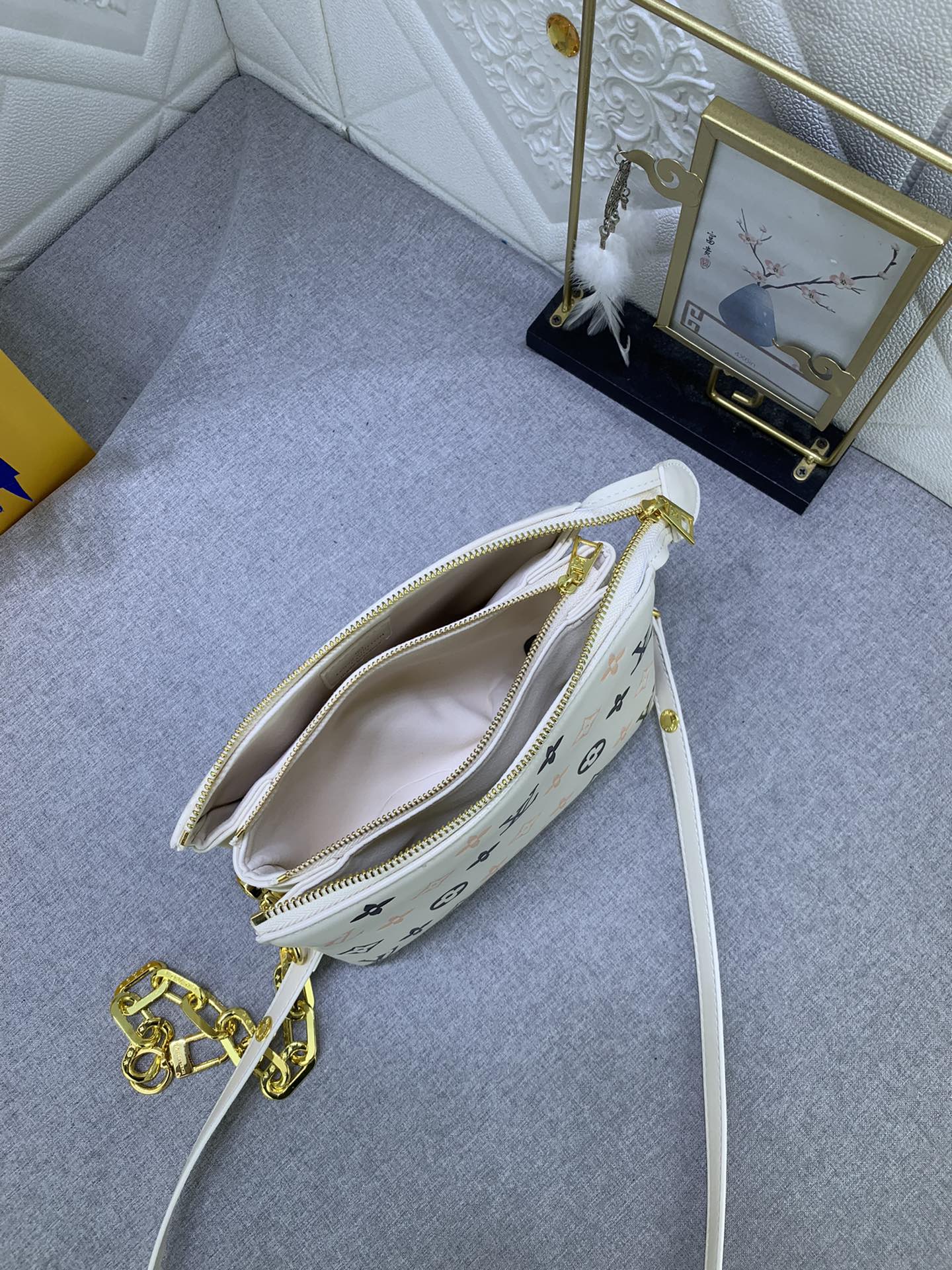 Luxury Bags Louis Vuitton  881