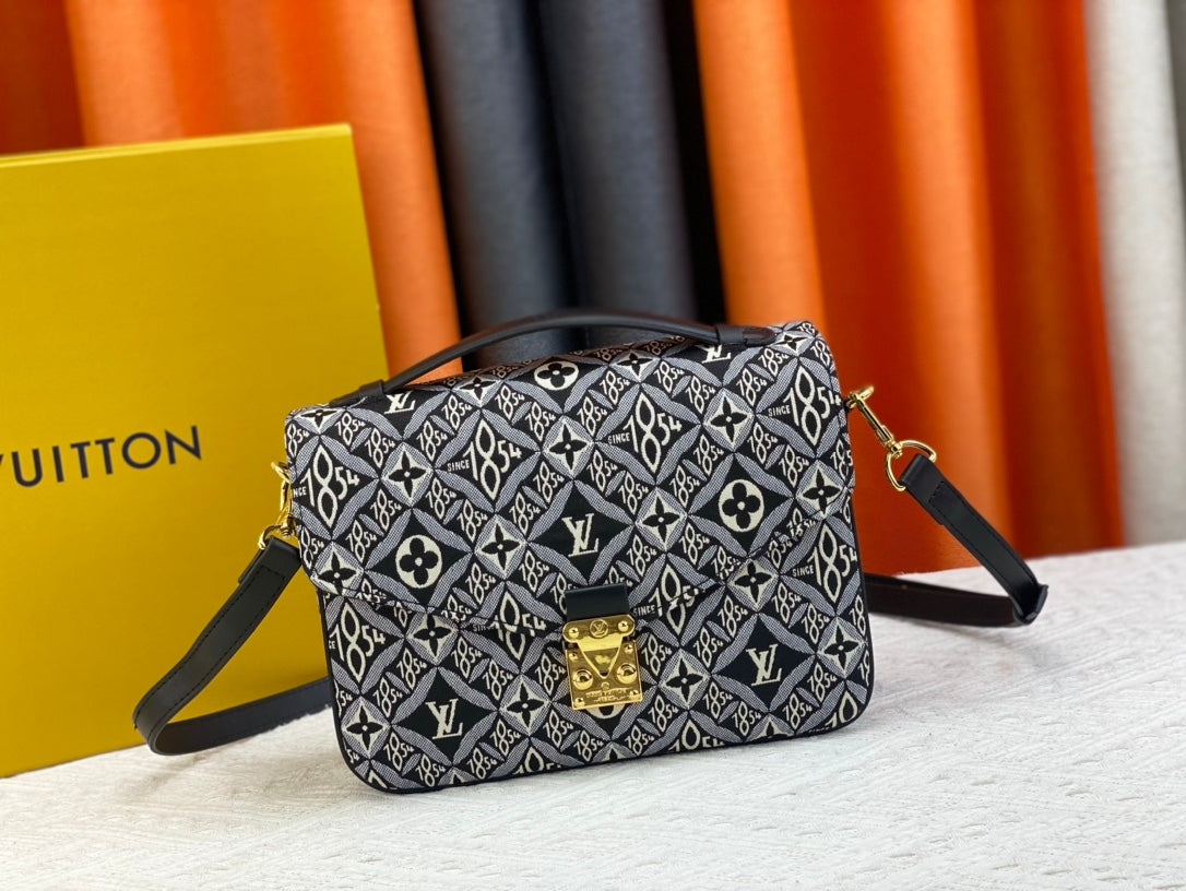 Luxury Bags Louis Vuitton  800
