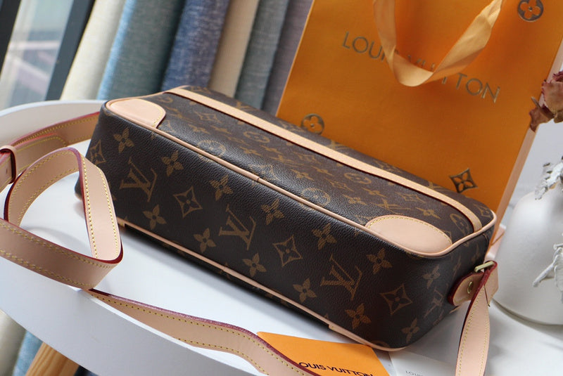Louis Vuitton Luxury Bags 2667