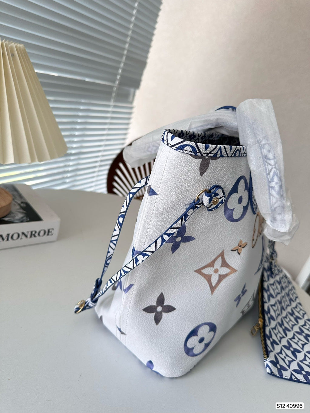 Luxury Bags Louis Vuitton  842