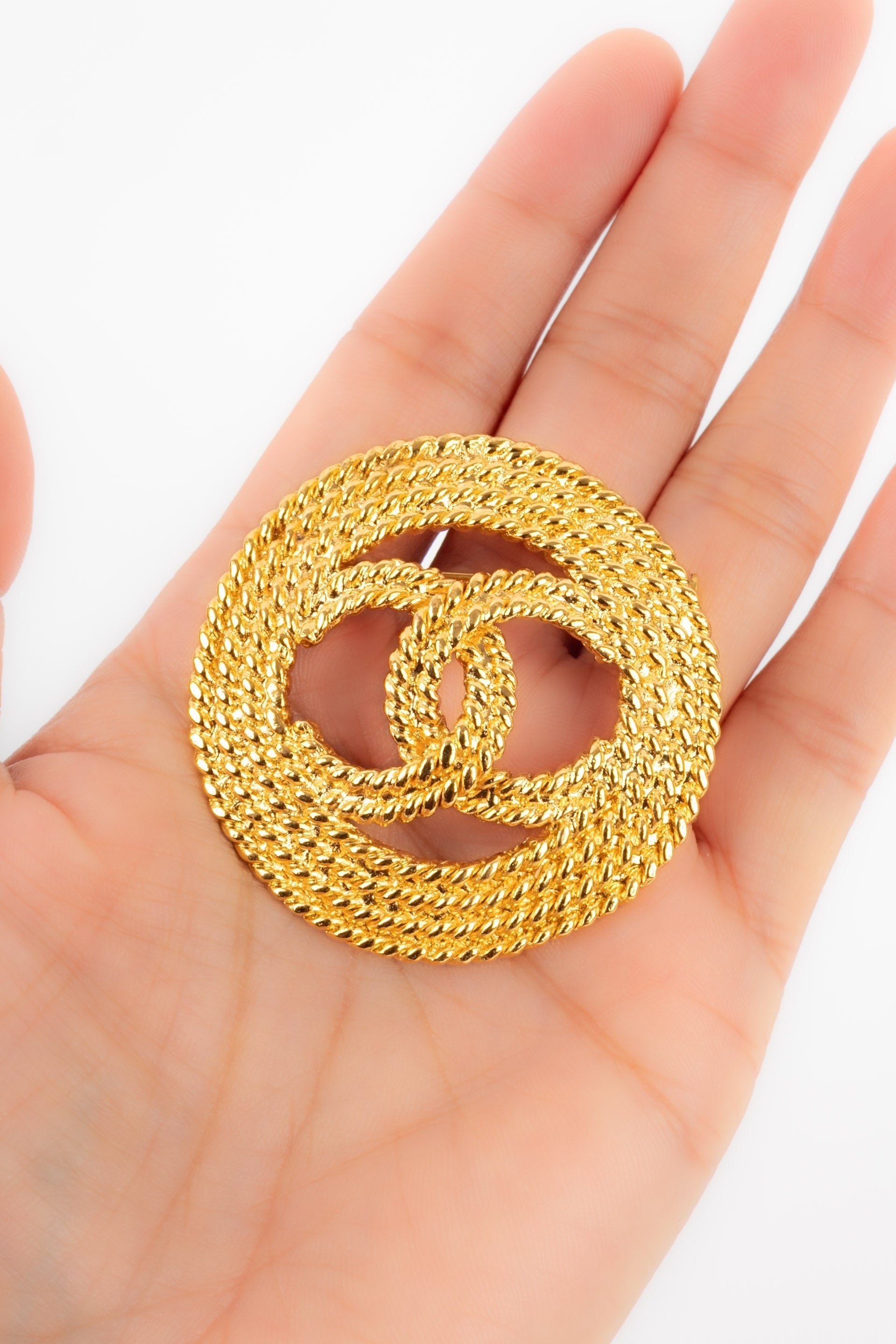 Broche cc Chanel