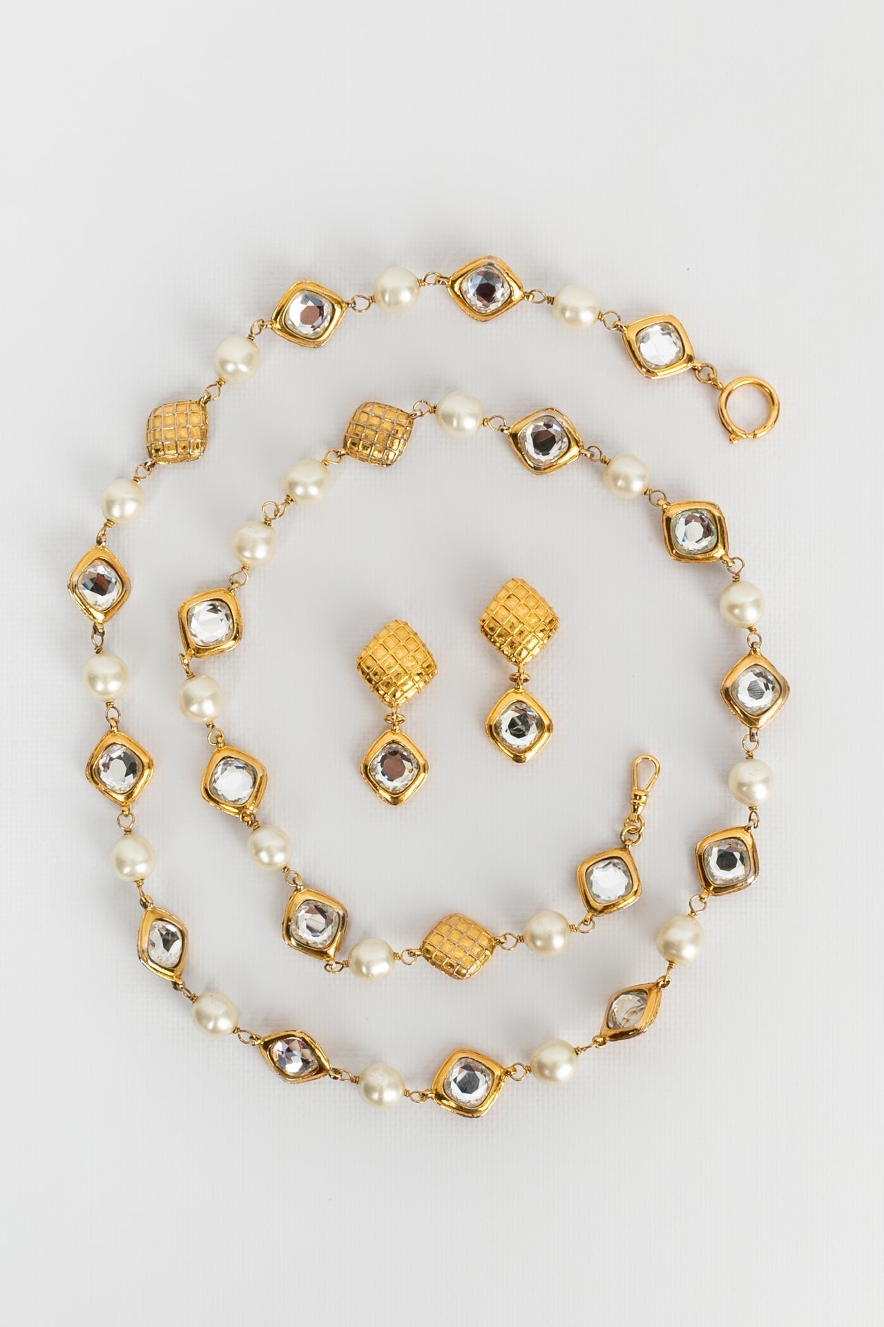 Parure perl��e et strass��e Chanel