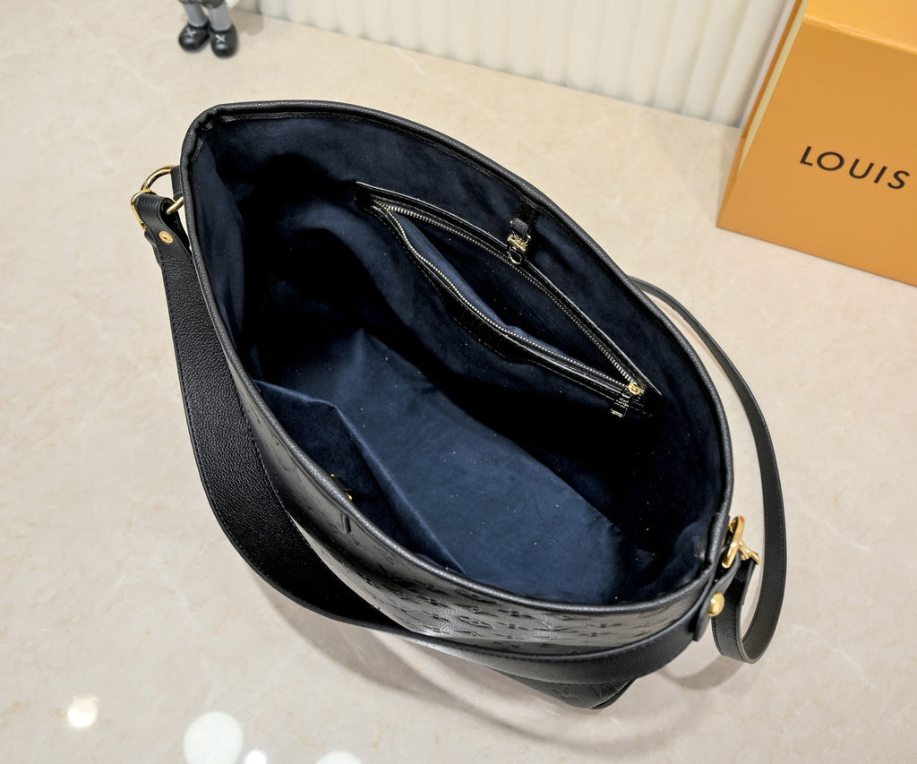 Luxury Bags Louis Vuitton  806