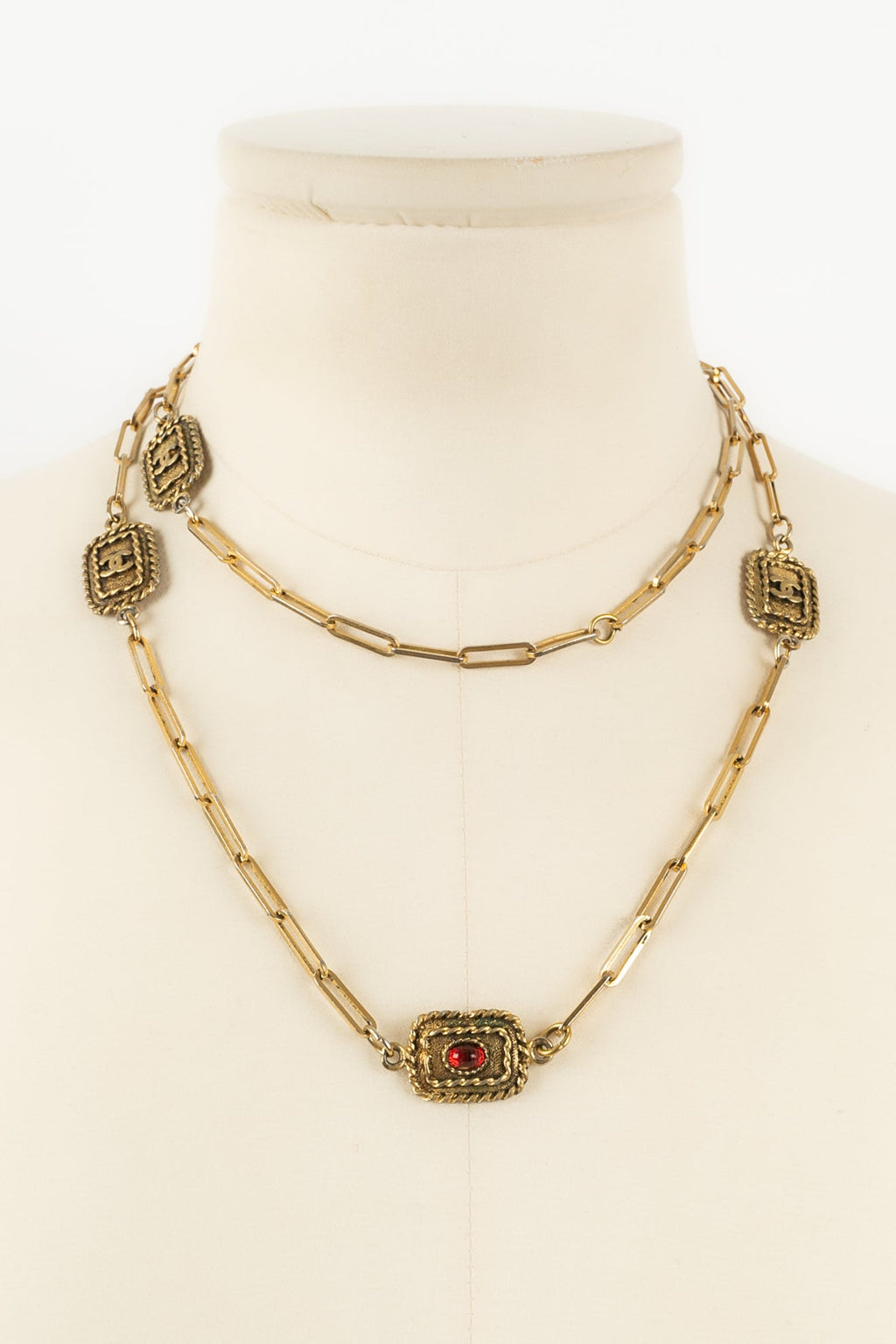 Collier dor�� Chanel 1984