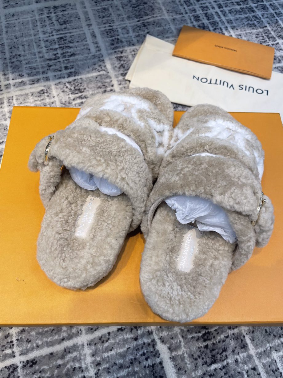 louis vuitton Women's Paseo Flat Comfort Mule Beige For Women LV