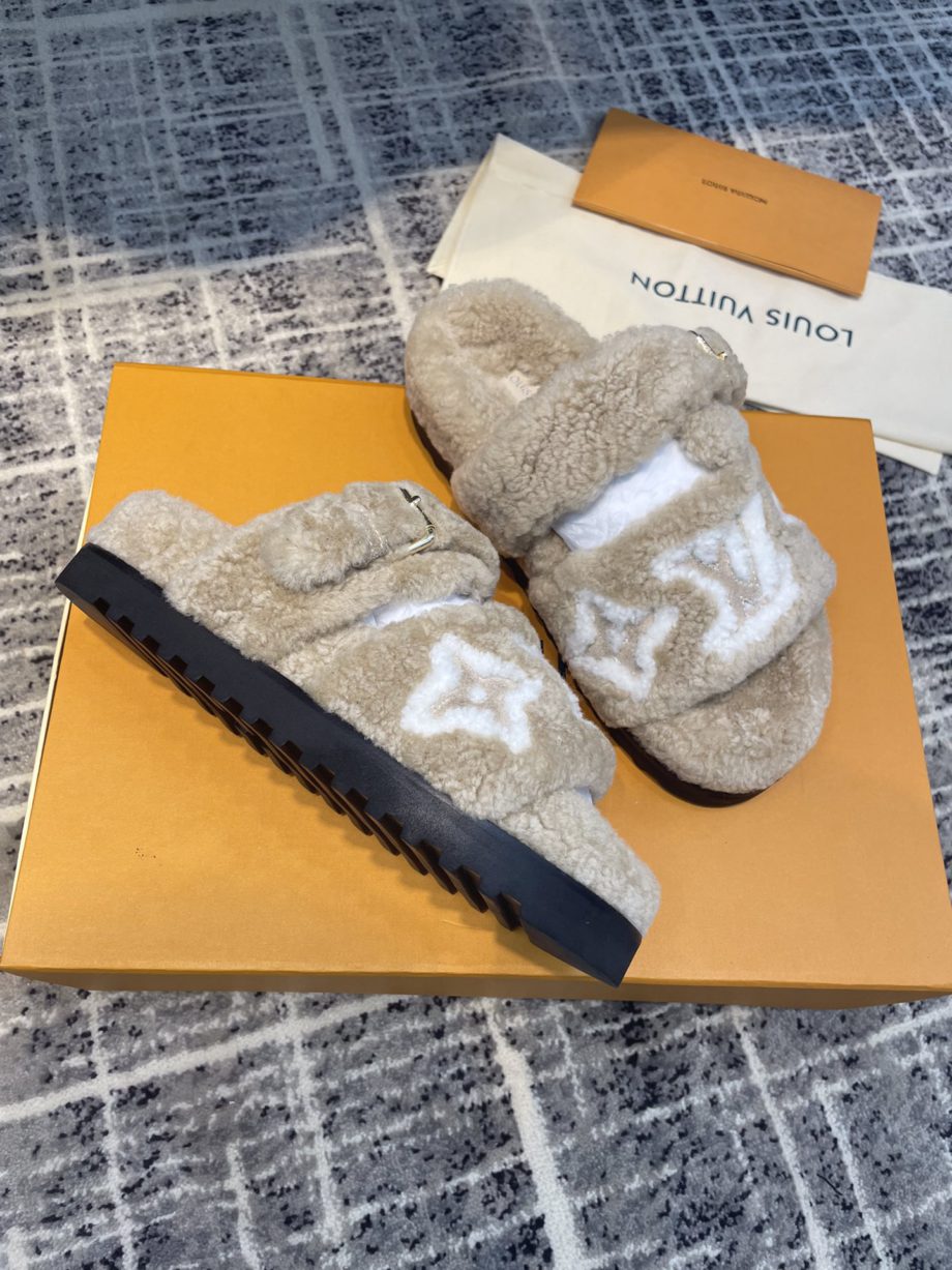 louis vuitton Women's Paseo Flat Comfort Mule Beige For Women LV
