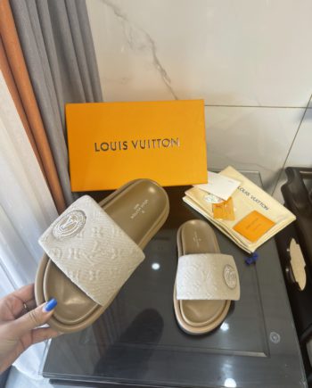 louis vuitton Women's Pool Pillow Comfort Flat Mule Beige For Women