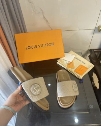 louis vuitton Women's Pool Pillow Comfort Flat Mule Beige For Women