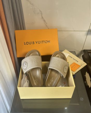 louis vuitton Women's Pool Pillow Comfort Flat Mule Beige For Women