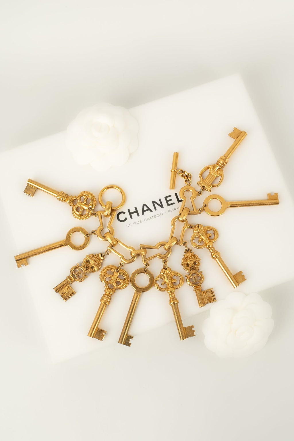Iconique bracelet "cl��s" Chanel 1993