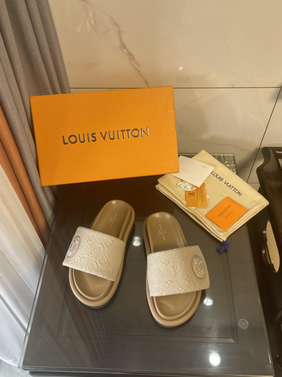 louis vuitton Women's Pool Pillow Comfort Flat Mule Beige For Women