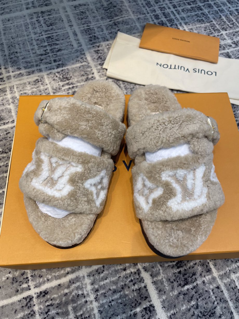 louis vuitton Women's Paseo Flat Comfort Mule Beige For Women LV
