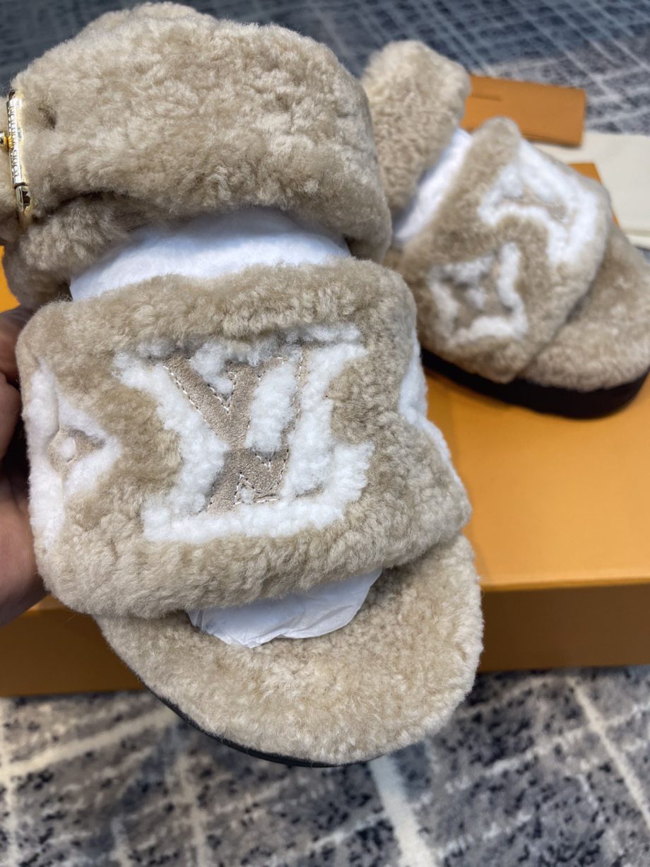 louis vuitton Women's Paseo Flat Comfort Mule Beige For Women LV