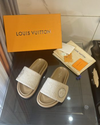 louis vuitton Women's Pool Pillow Comfort Flat Mule Beige For Women