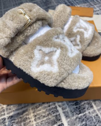 louis vuitton Women's Paseo Flat Comfort Mule Beige For Women LV