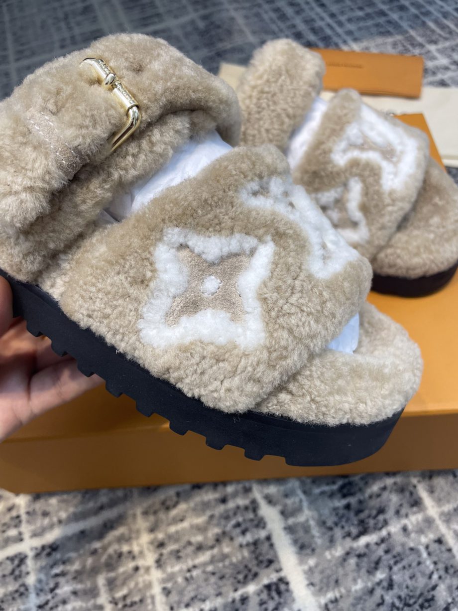 louis vuitton Women's Paseo Flat Comfort Mule Beige For Women LV