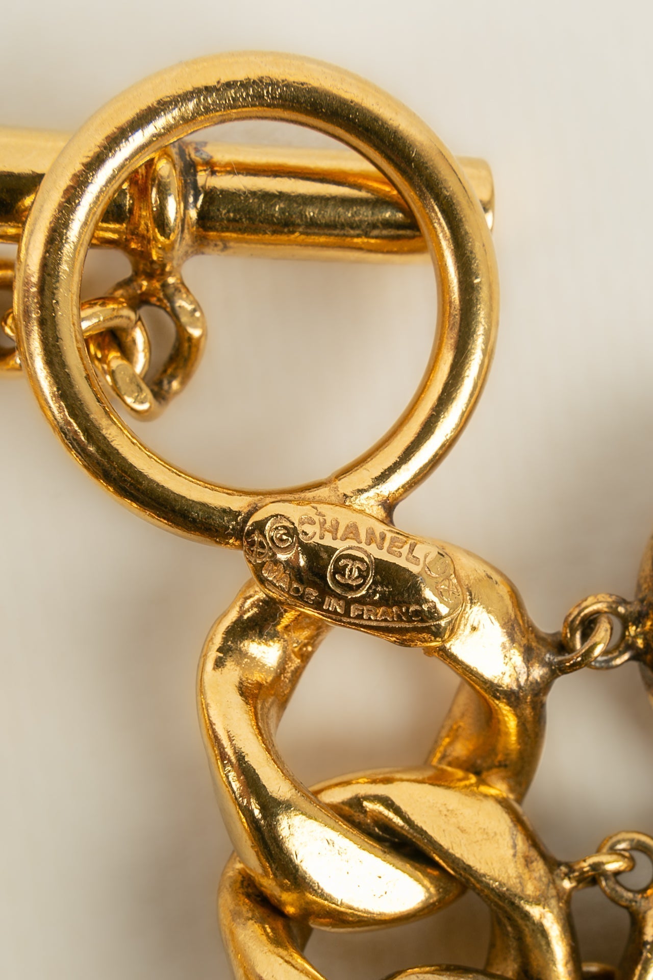 Bracelet doré Chanel