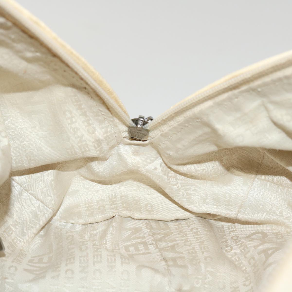 CHANEL Hand Bag Caviar Skin White CC  bs4111