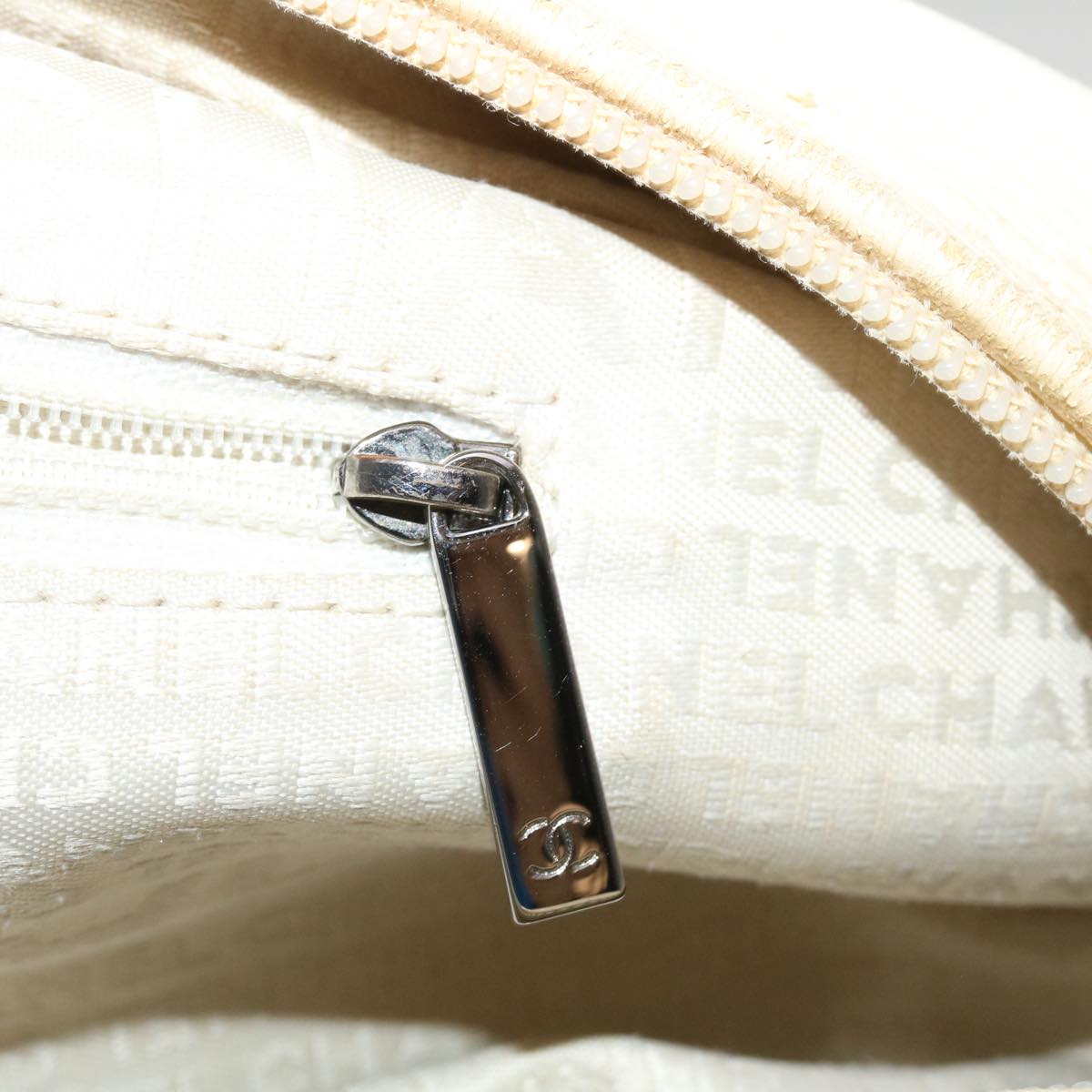 CHANEL Hand Bag Caviar Skin White CC  bs4111