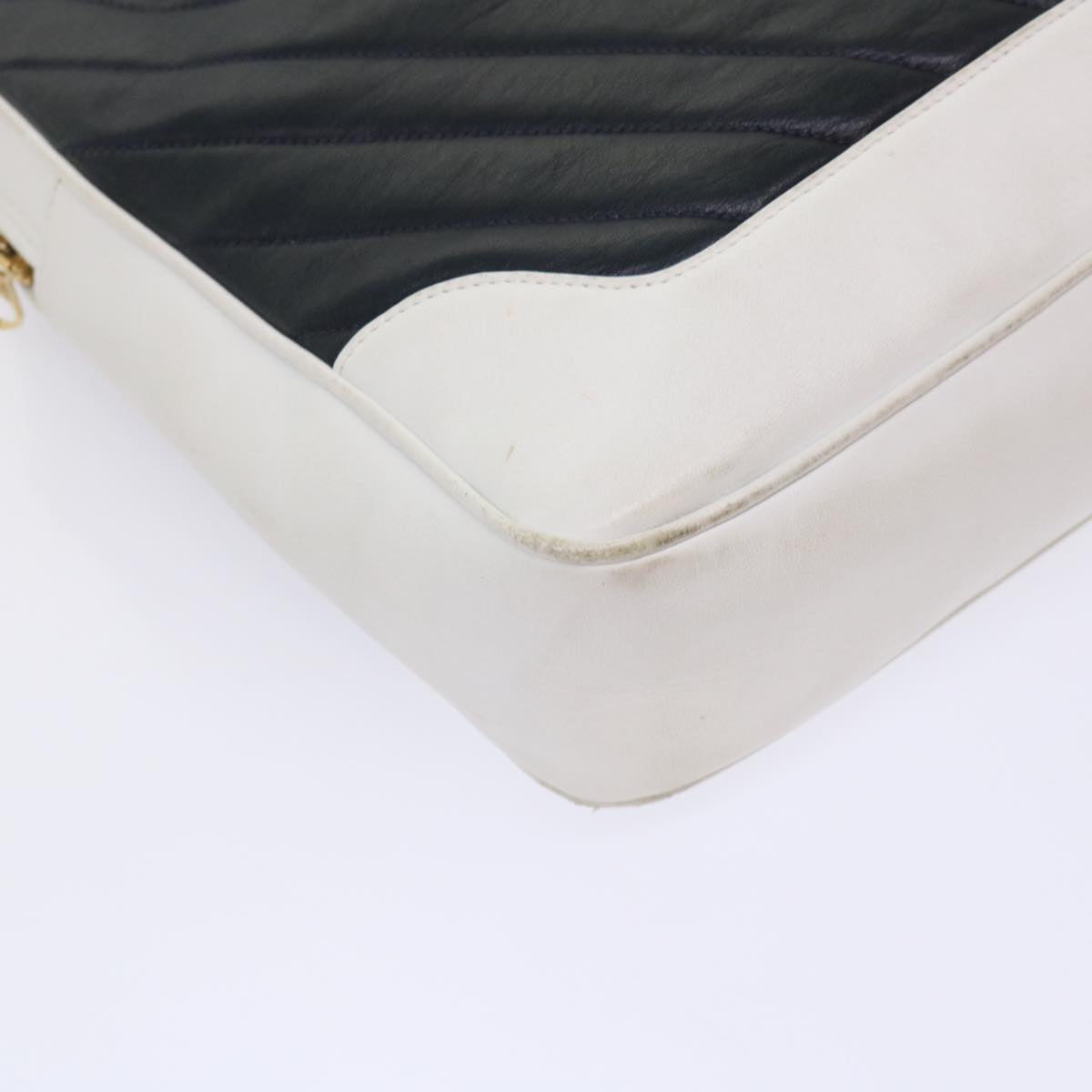 CHANEL V Stitch Hand Bag Lamb Skin White Black CC Auth bs6661