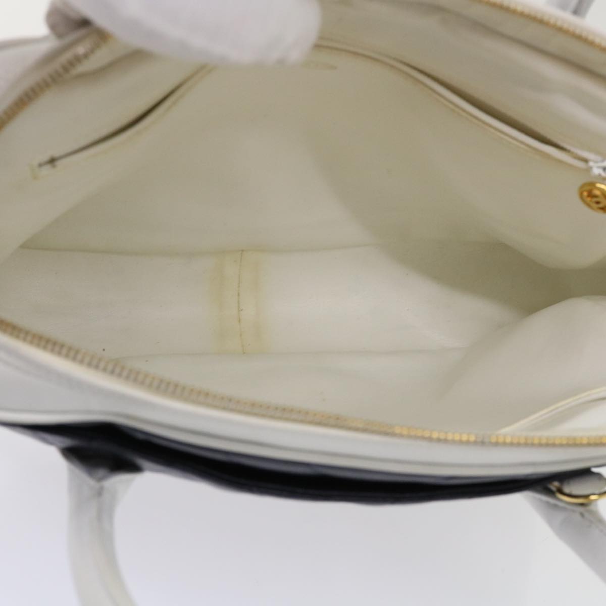 CHANEL V Stitch Hand Bag Lamb Skin White Black CC Auth bs6661