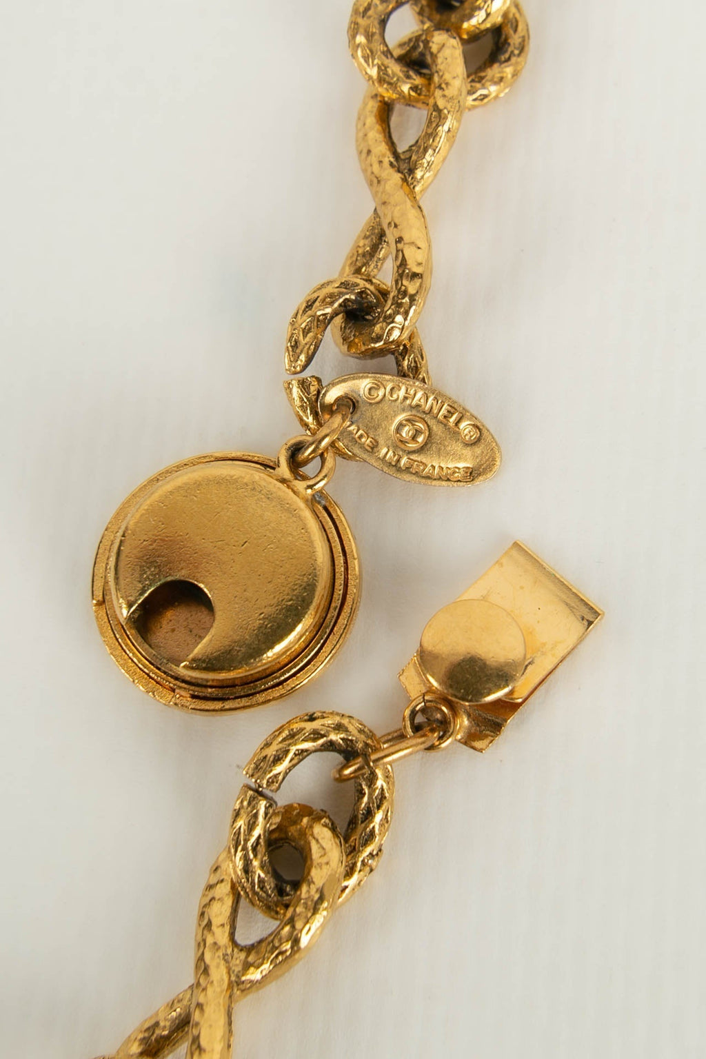 Collier m��daillon Chanel 1986