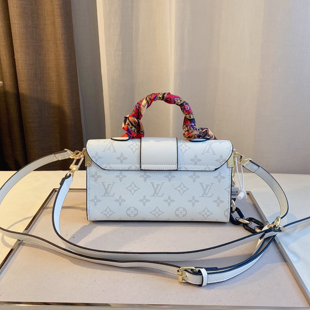 Aura Bags - Luxury Handbags Louis Vuitton 090