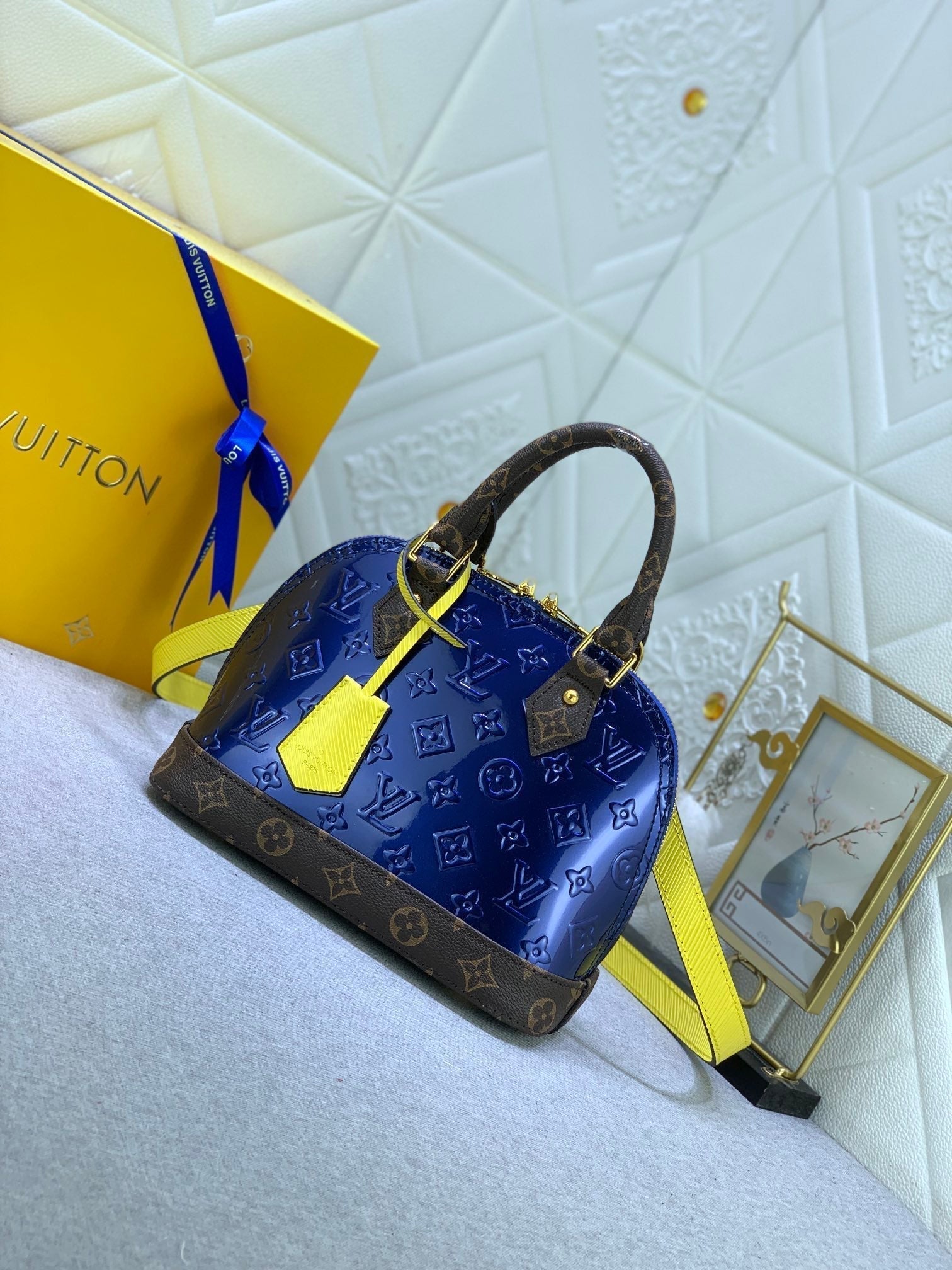 Luxury Bags Louis Vuitton  835