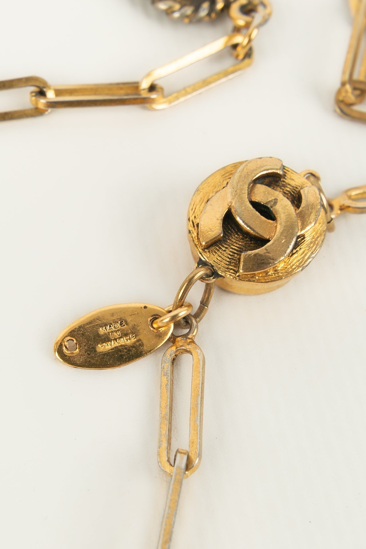 Collier dor�� Chanel 1984