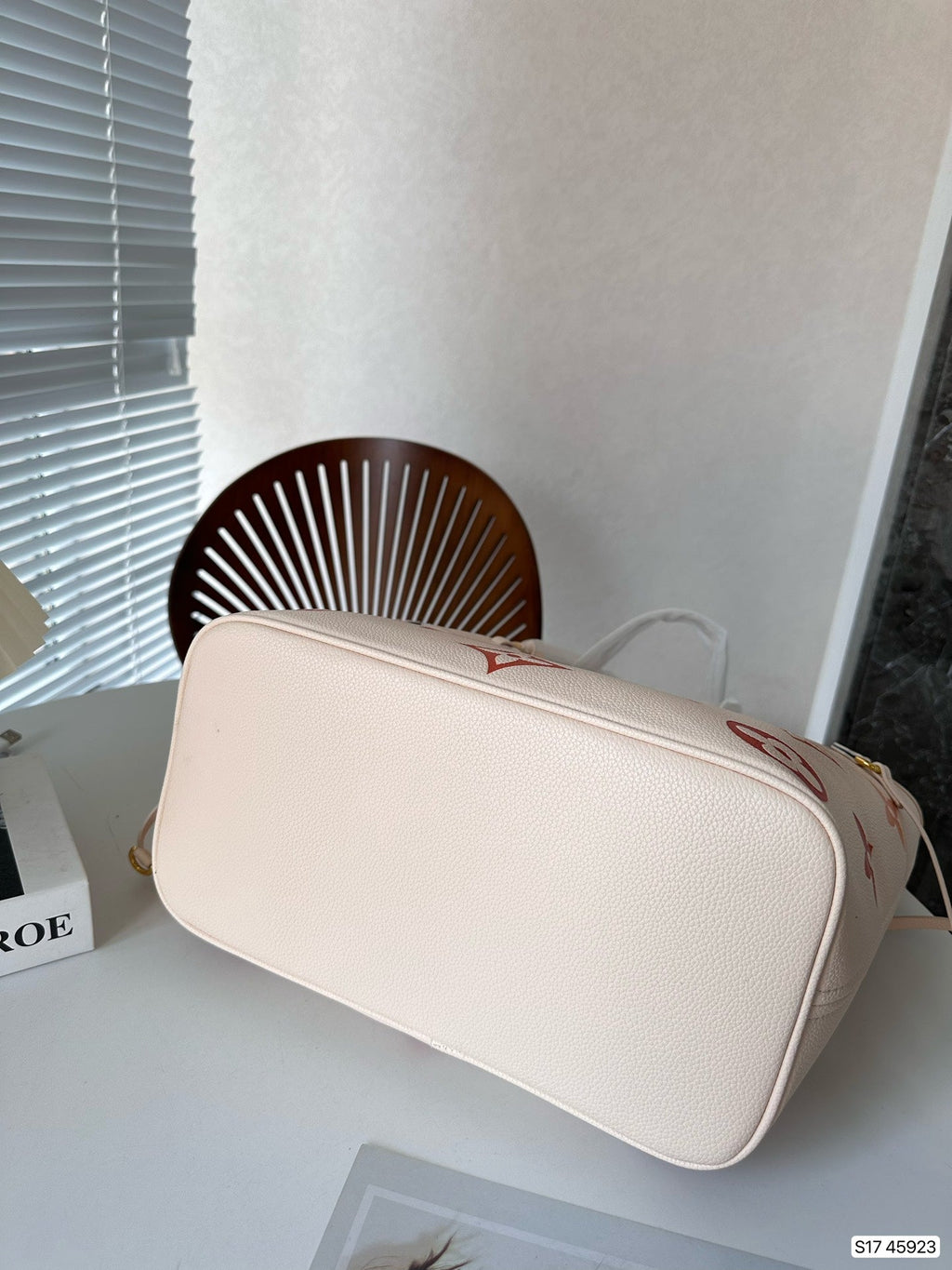 Luxury Bags Louis Vuitton  843