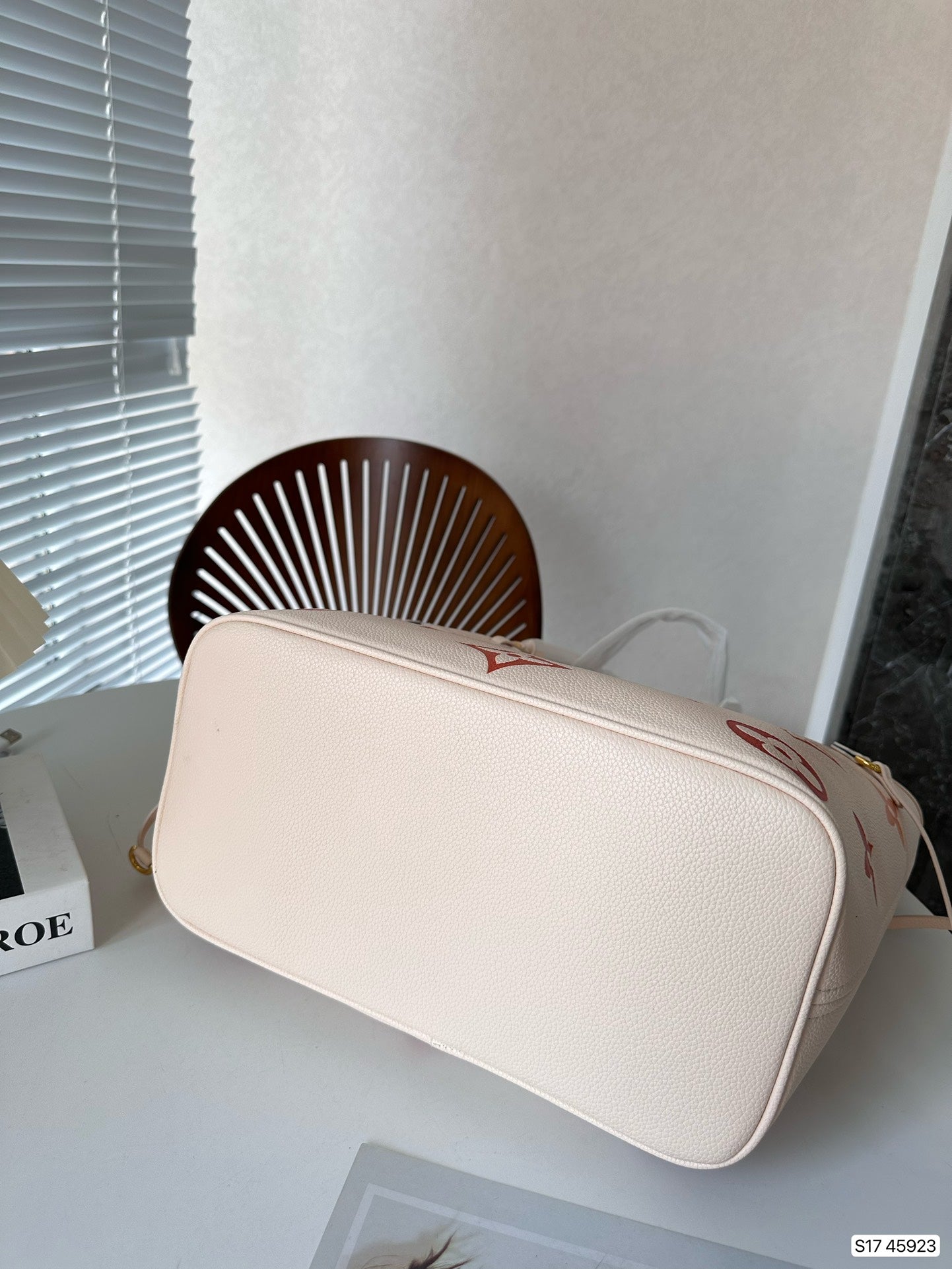 Luxury Bags Louis Vuitton  843