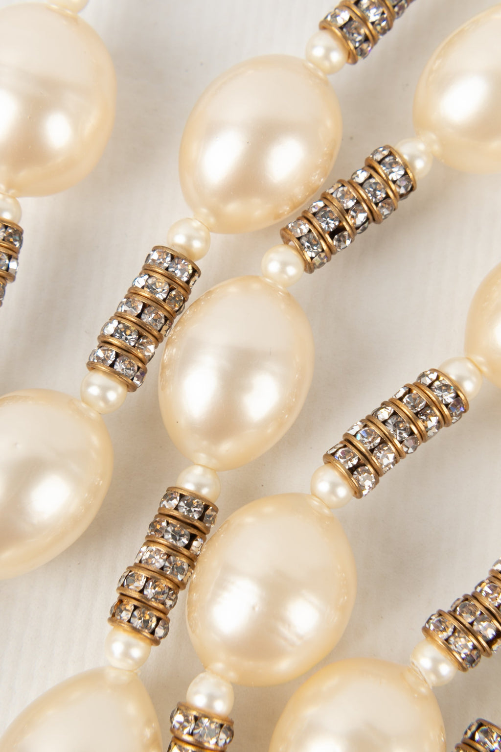 Collier de perles nacr��es Chanel 1990s