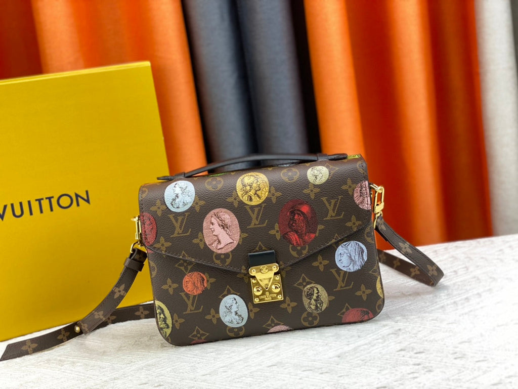Luxury Bags Louis Vuitton  813