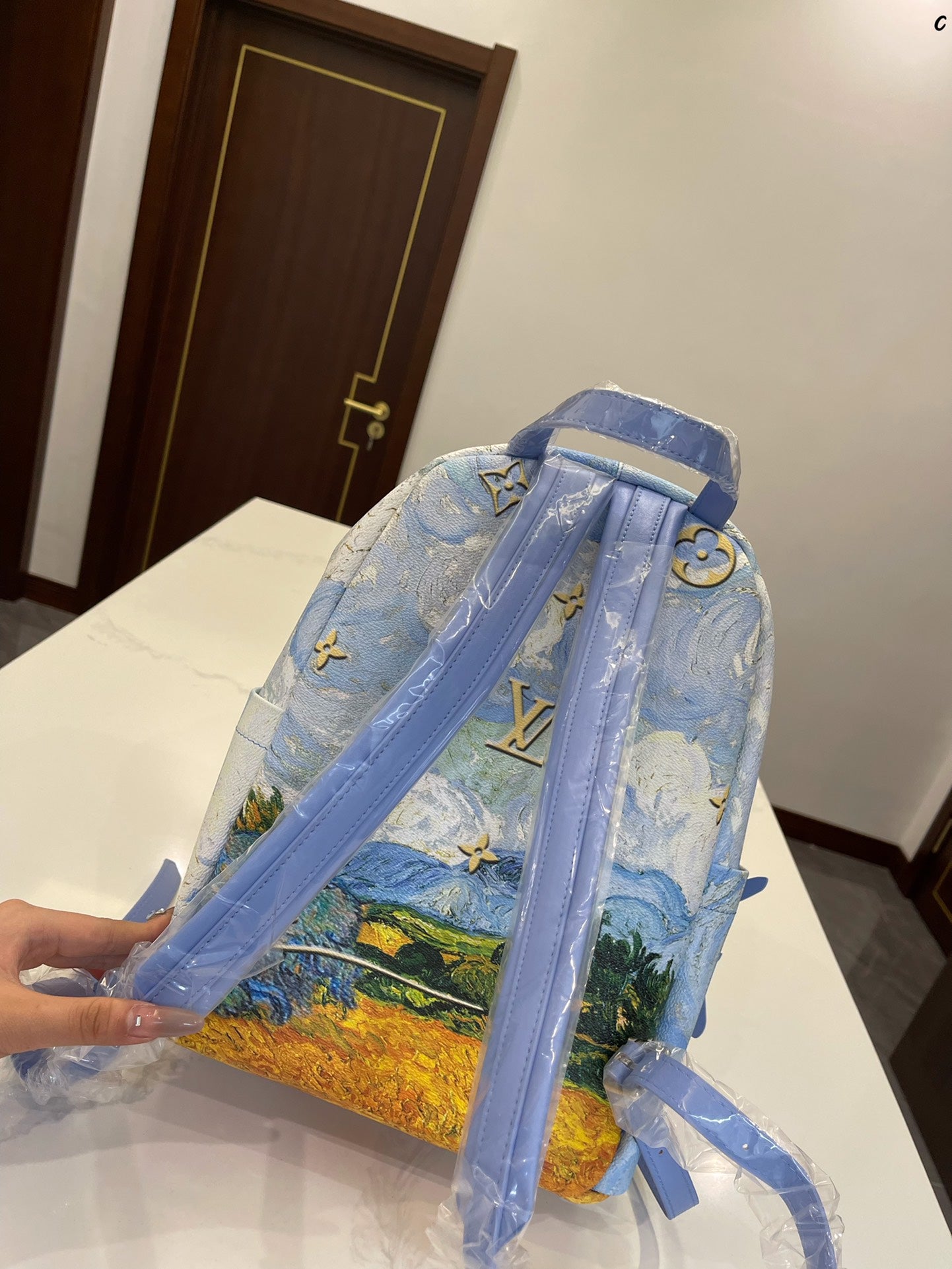 Luxury Bags Louis Vuitton  826