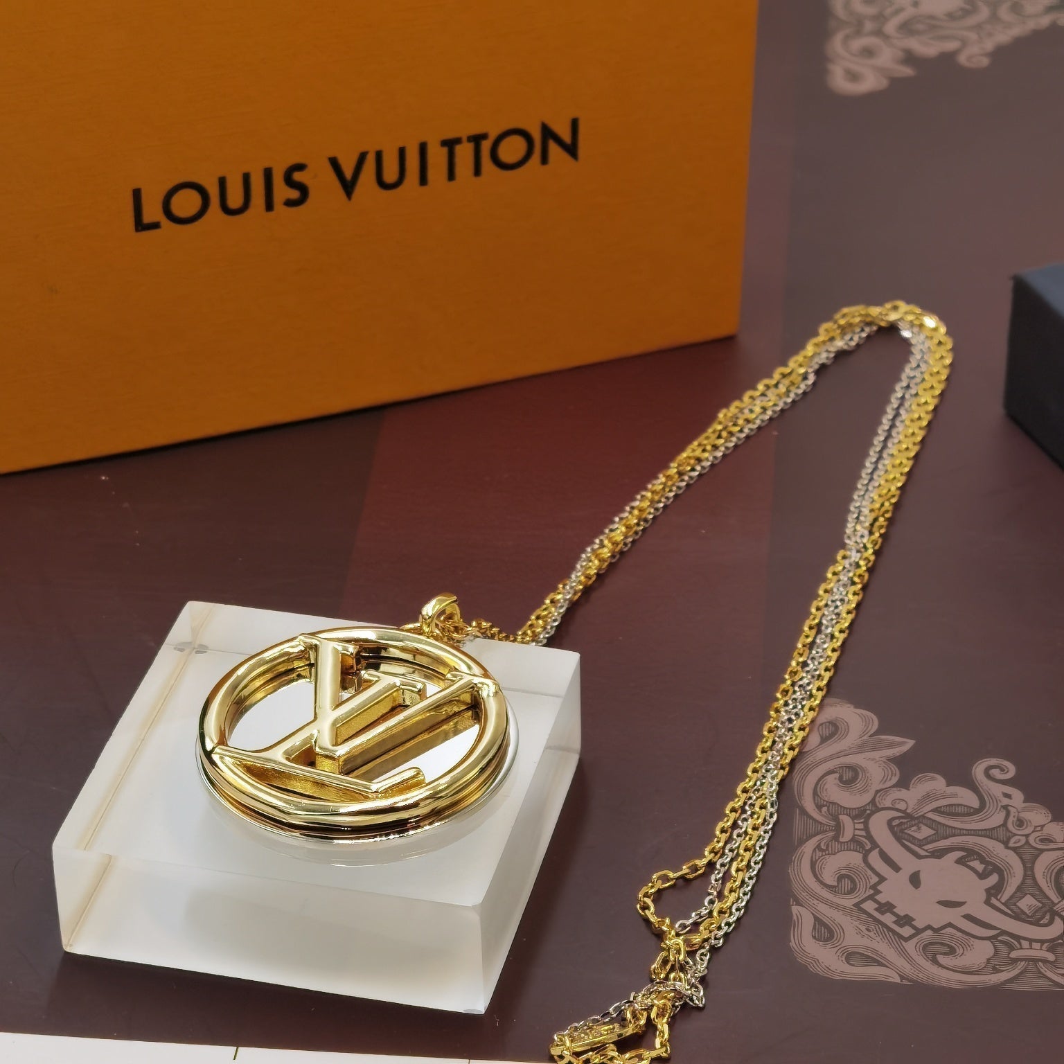 BG - Holiday Necklace louis vuitton030