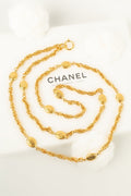 Collier / sautoir en m��tal dor�� Chanel