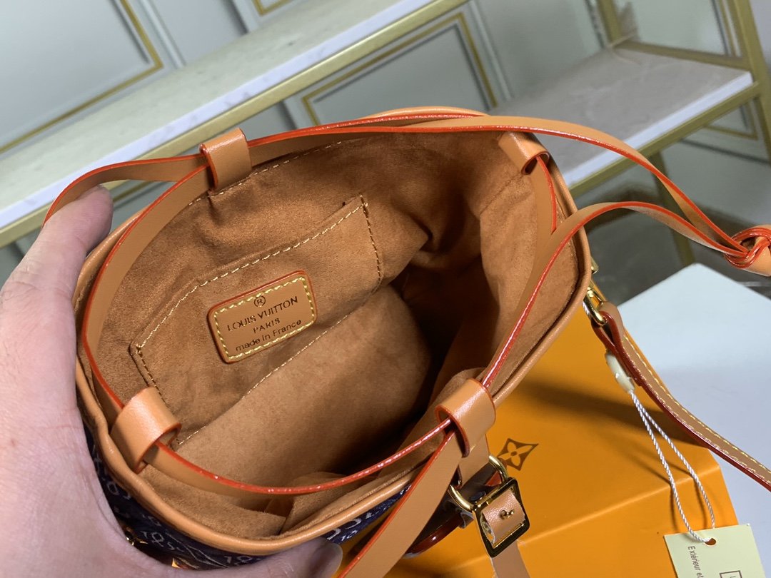 Designer Handbags louis vuitton 099