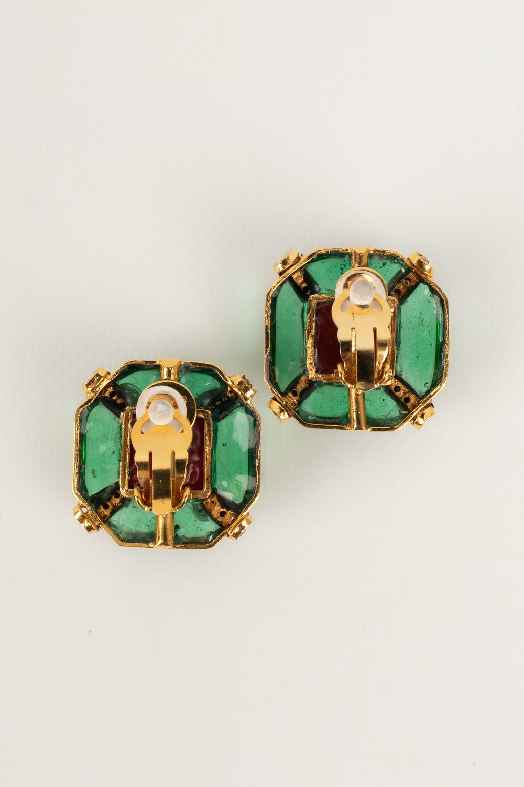 Boucles d'oreilles en pâte de verre Chanel