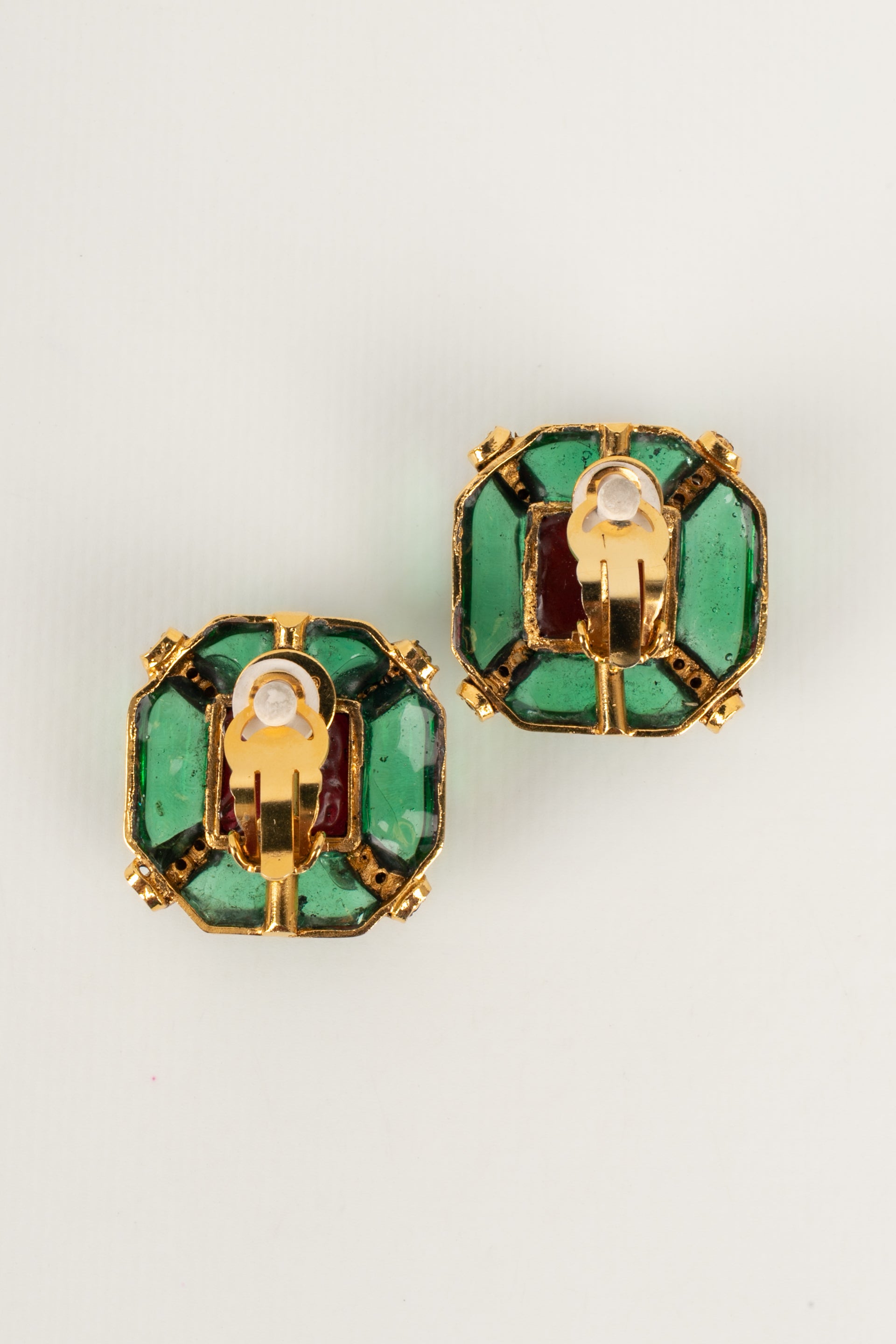 Boucles d'oreilles en pâte de verre Chanel