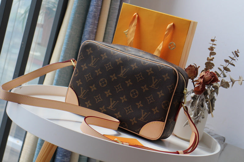 Louis Vuitton Luxury Bags 2667