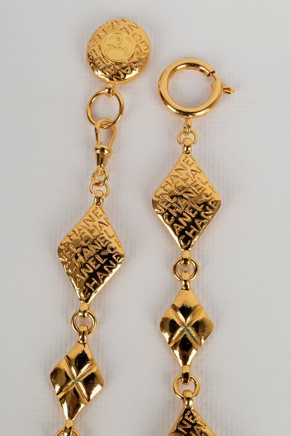 Collier court Chanel